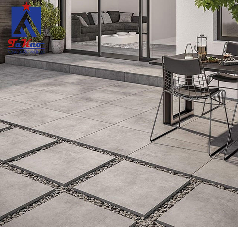 Một trong những nhược điểm lớn nhất của gạch fullbody là giá thành. So với các loại gạch thông thường, gạch fullbody thường có giá cao hơn